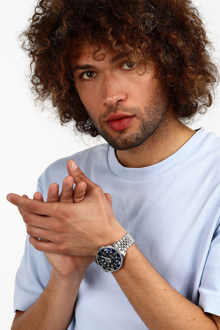 RUCNI SAT SECTOR 230  R3223161016 Silver Group